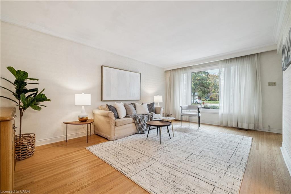 532 Elwood Road, Burlington, ON - Indoor Photo Showing Living Room