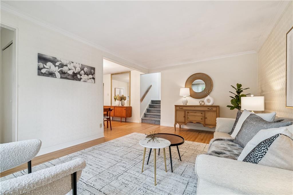 532 Elwood Road, Burlington, ON - Indoor Photo Showing Living Room