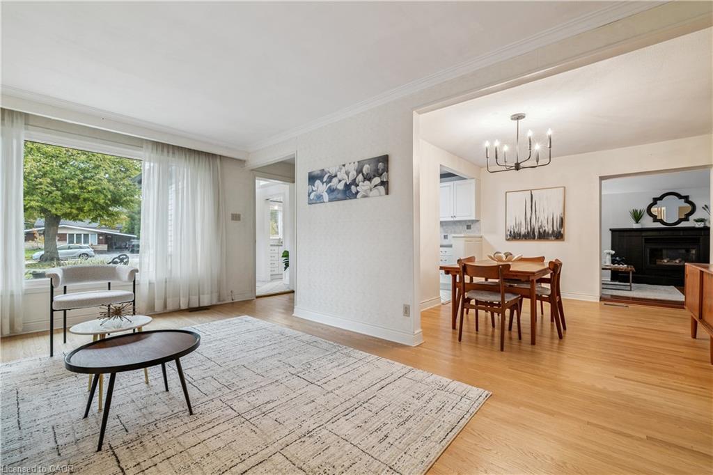 532 Elwood Road, Burlington, ON - Indoor Photo Showing Living Room