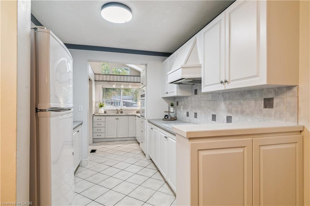 532 Elwood Road, Burlington, ON - Indoor Photo Showing Kitchen