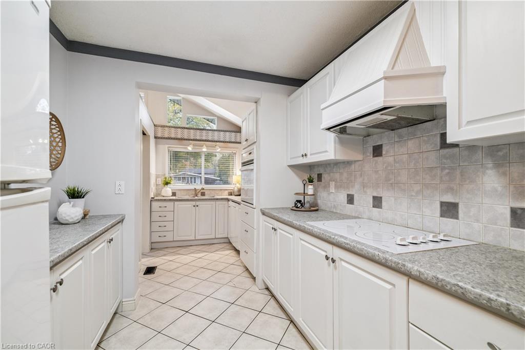 532 Elwood Road, Burlington, ON - Indoor Photo Showing Kitchen