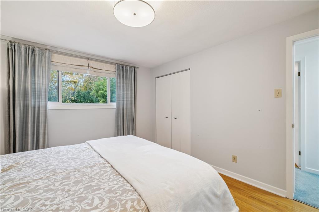 532 Elwood Road, Burlington, ON - Indoor Photo Showing Bedroom