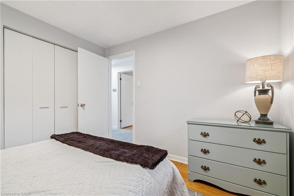 532 Elwood Road, Burlington, ON - Indoor Photo Showing Bedroom