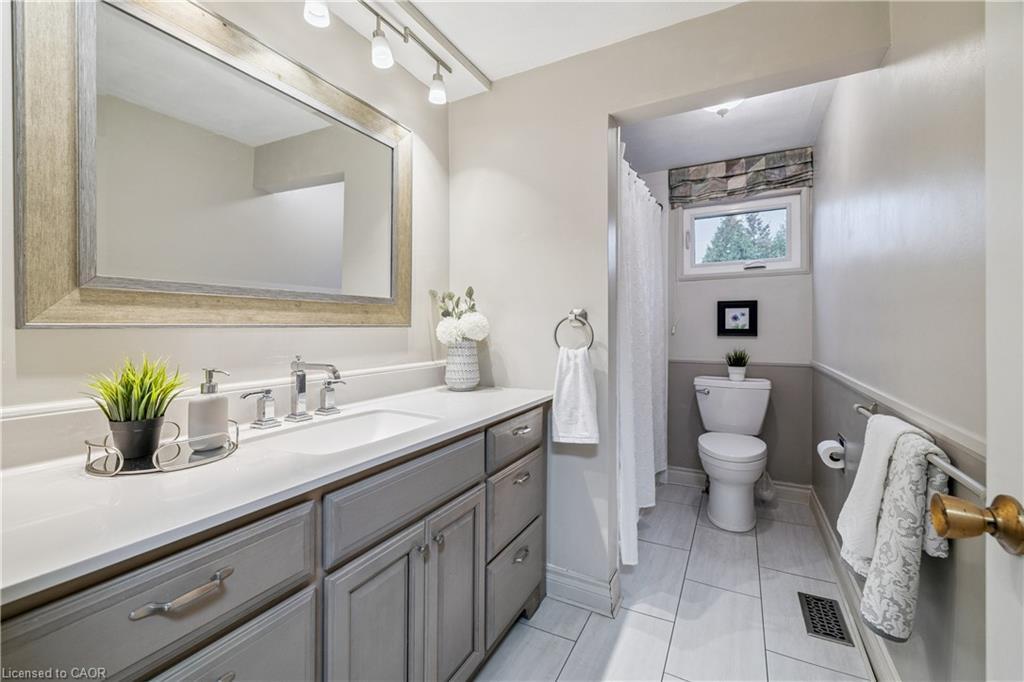 532 Elwood Road, Burlington, ON - Indoor Photo Showing Bathroom