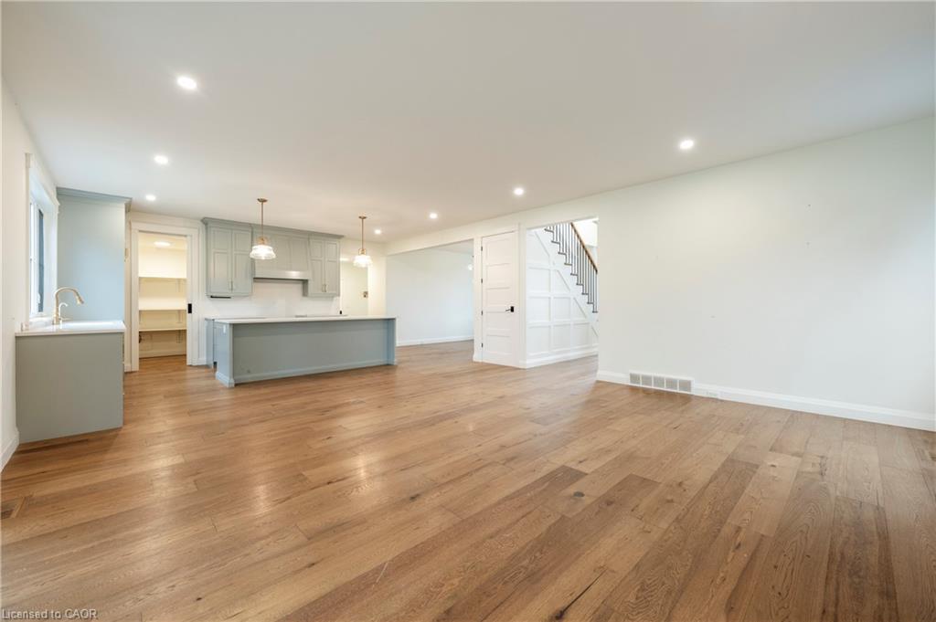 3922 Twenty Third Street, Lincoln, ON - Indoor Photo Showing Other Room