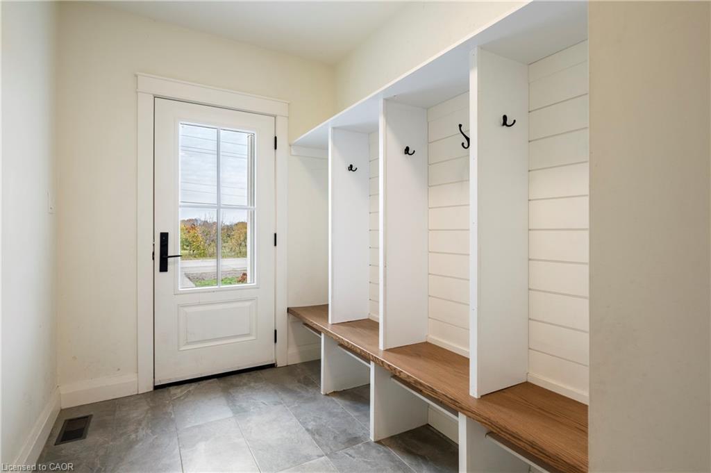 3922 Twenty Third Street, Lincoln, ON - Indoor Photo Showing Other Room