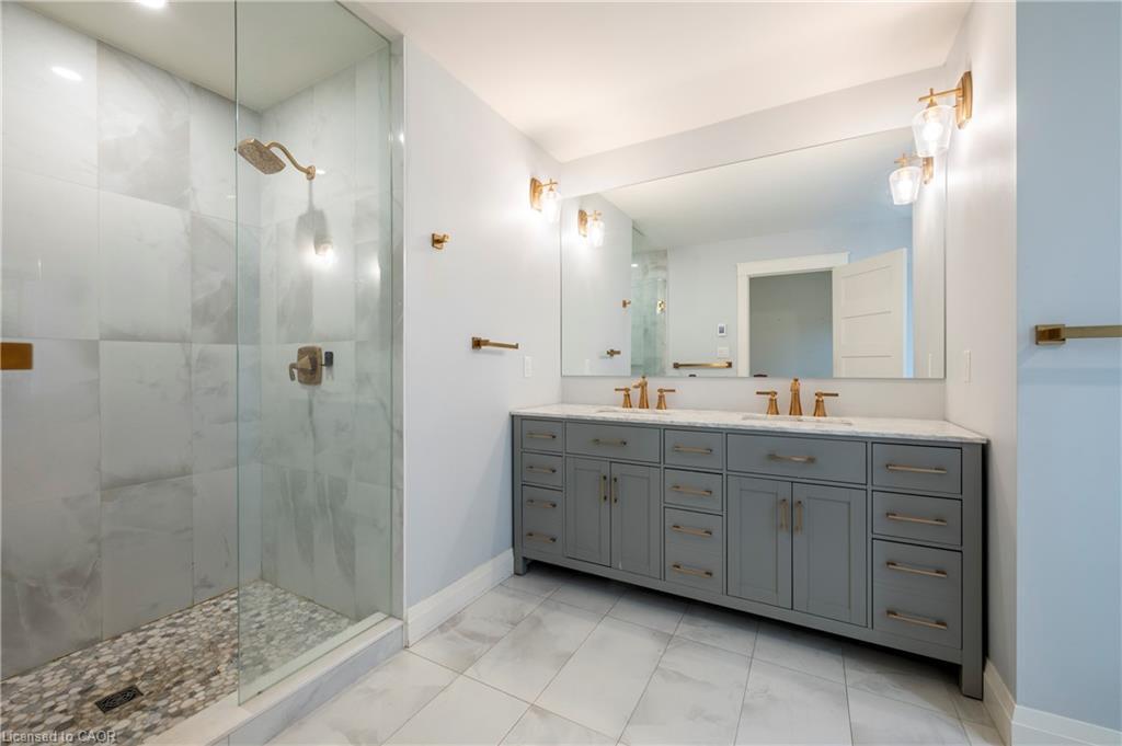 3922 Twenty Third Street, Lincoln, ON - Indoor Photo Showing Bathroom