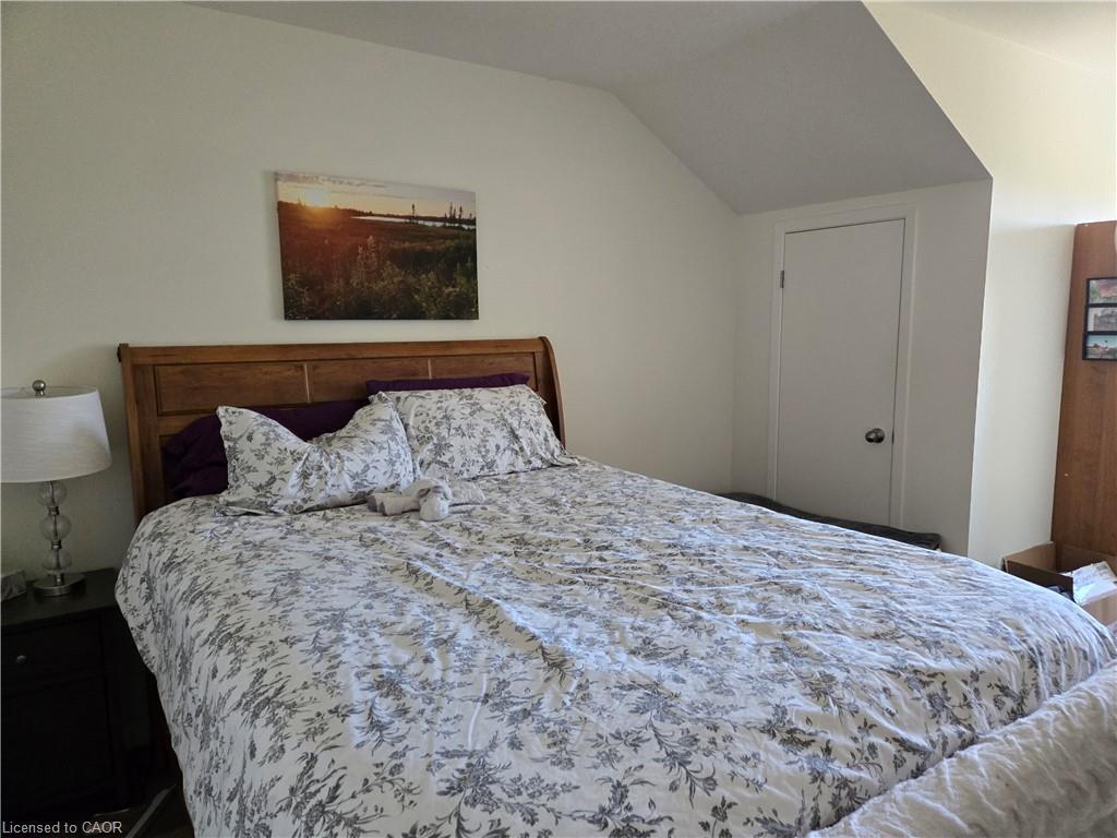 3922 Twenty Third Street, Lincoln, ON - Indoor Photo Showing Bedroom
