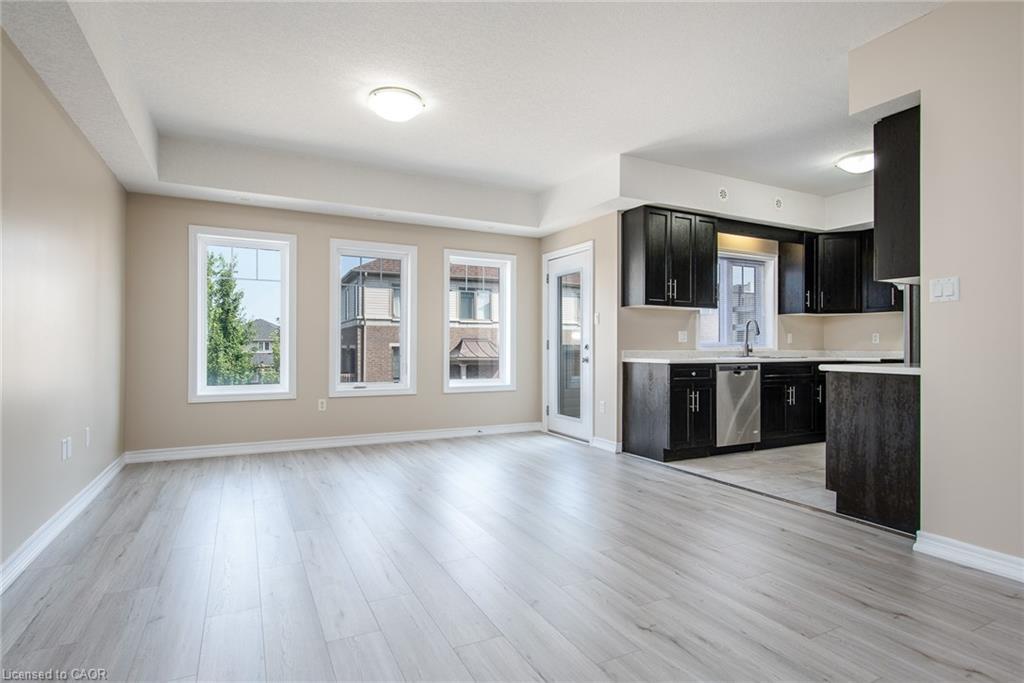 H3-70 Willowrun Drive, Kitchener, ON - Indoor Photo Showing Kitchen