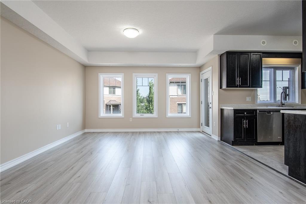 H3-70 Willowrun Drive, Kitchener, ON - Indoor Photo Showing Kitchen