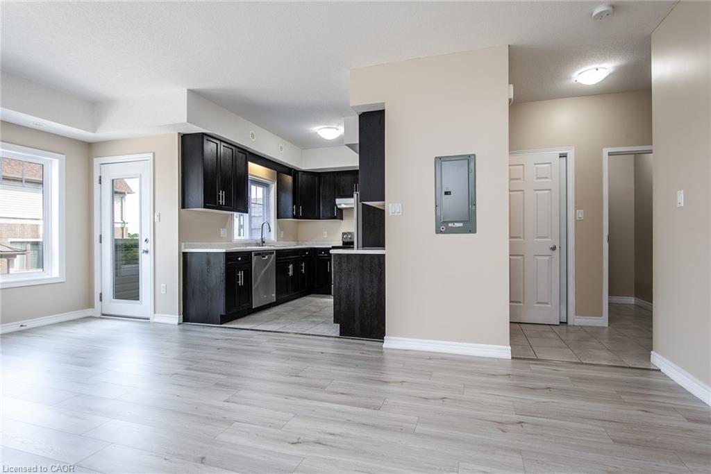 H3-70 Willowrun Drive, Kitchener, ON - Indoor Photo Showing Kitchen