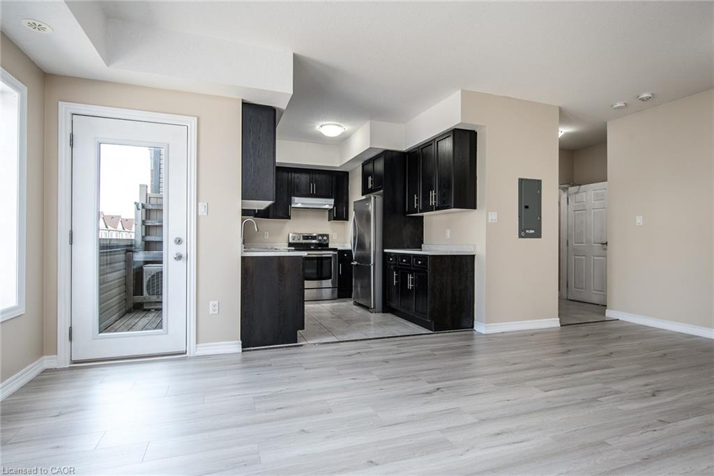 H3-70 Willowrun Drive, Kitchener, ON - Indoor Photo Showing Kitchen