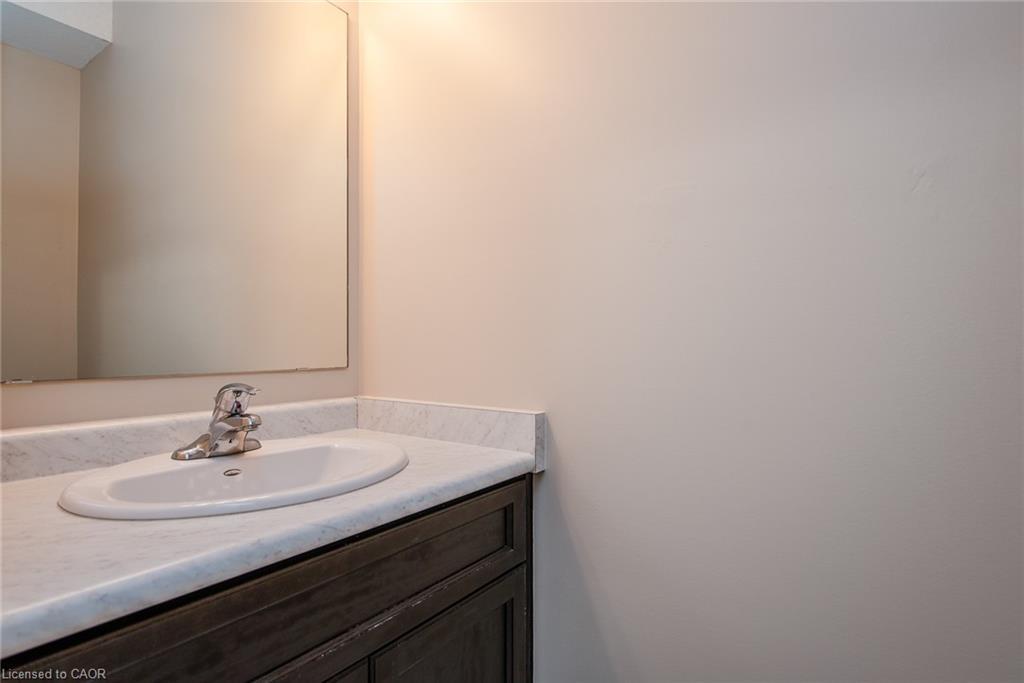 H3-70 Willowrun Drive, Kitchener, ON - Indoor Photo Showing Bathroom