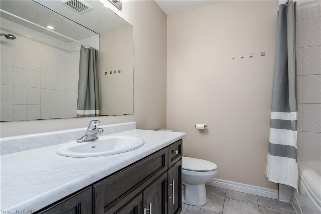H3-70 Willowrun Drive, Kitchener, ON - Indoor Photo Showing Bathroom