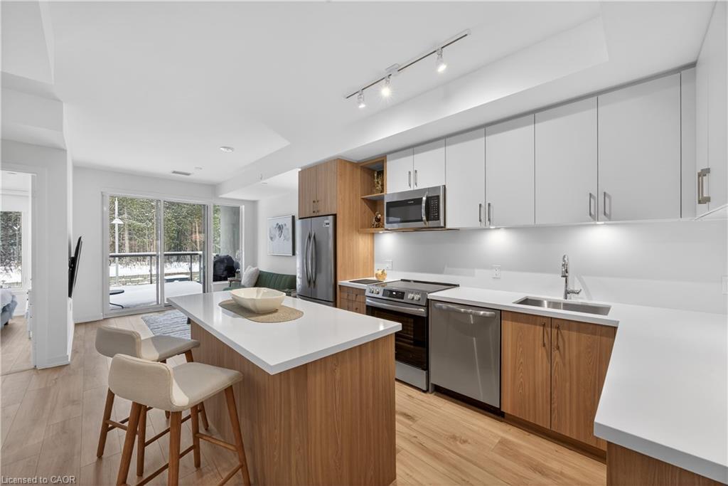 262-333 Sunseeker Avenue, Innisfil, ON - Indoor Photo Showing Kitchen With Stainless Steel Kitchen