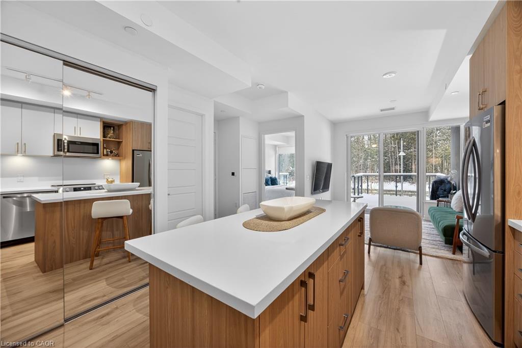 262-333 Sunseeker Avenue, Innisfil, ON - Indoor Photo Showing Kitchen With Stainless Steel Kitchen