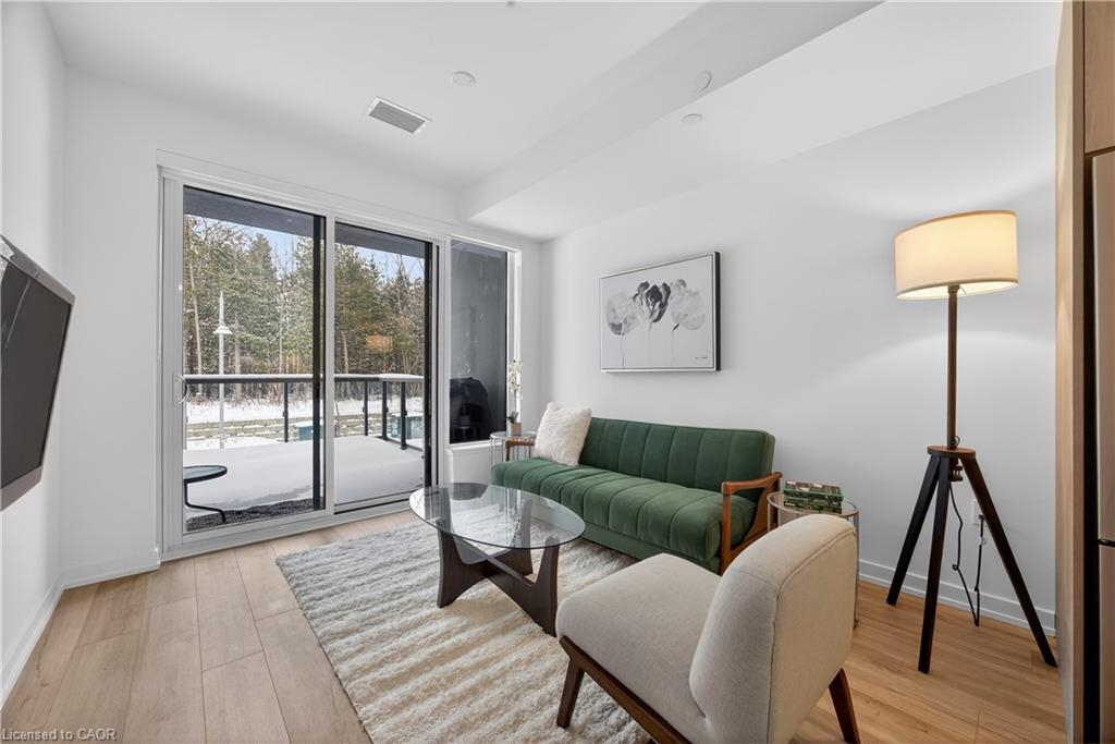 262-333 Sunseeker Avenue, Innisfil, ON - Indoor Photo Showing Living Room
