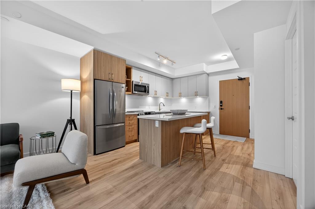 262-333 Sunseeker Avenue, Innisfil, ON - Indoor Photo Showing Kitchen With Stainless Steel Kitchen