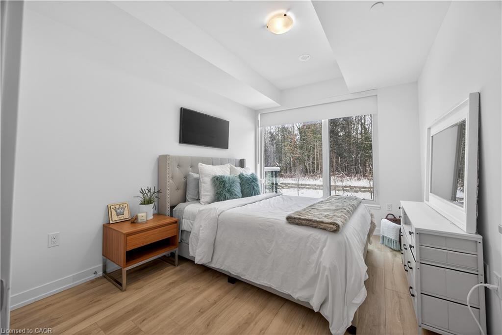262-333 Sunseeker Avenue, Innisfil, ON - Indoor Photo Showing Bedroom