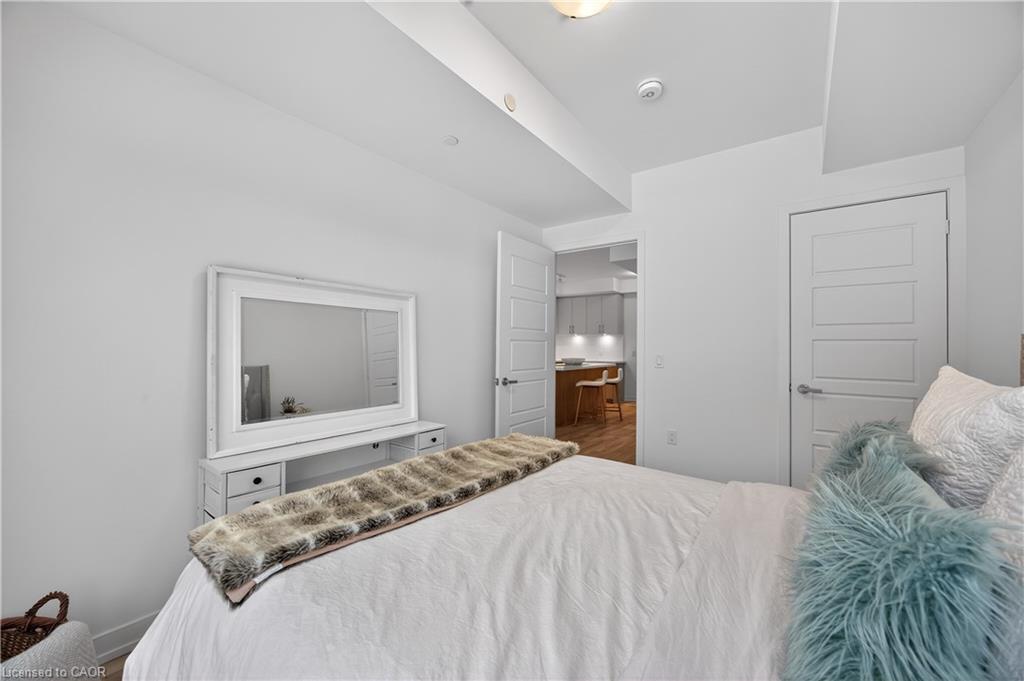 262-333 Sunseeker Avenue, Innisfil, ON - Indoor Photo Showing Bedroom