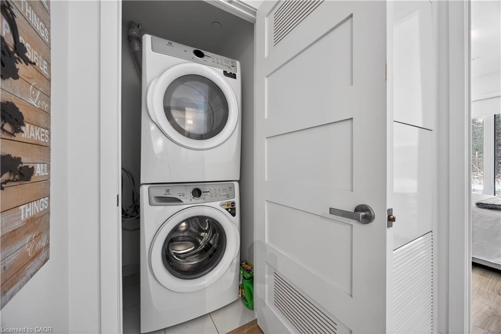 262-333 Sunseeker Avenue, Innisfil, ON - Indoor Photo Showing Laundry Room
