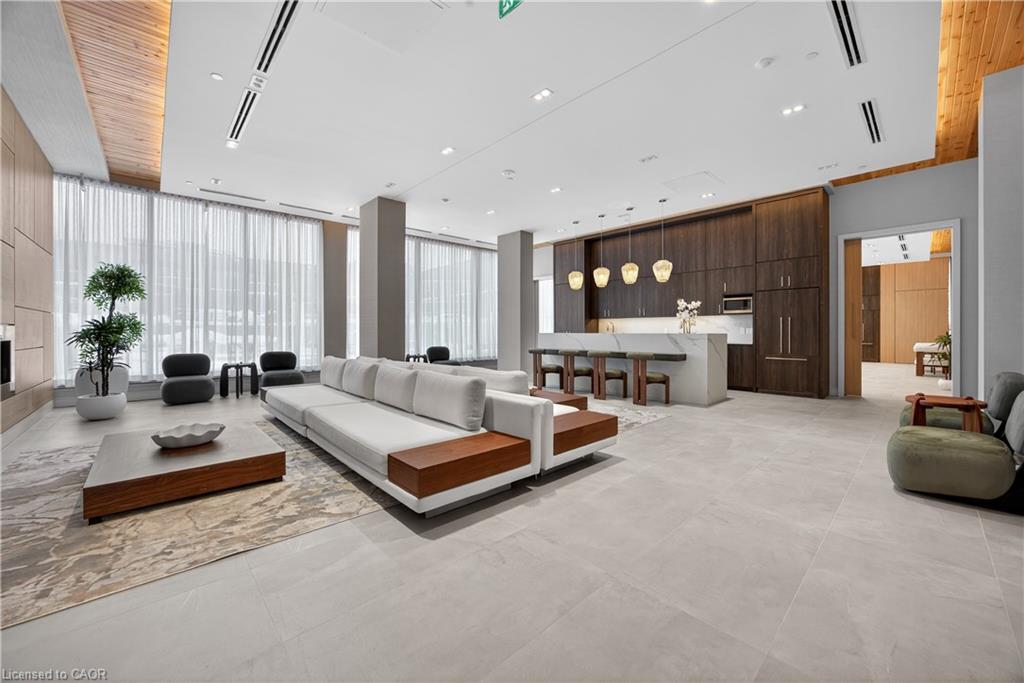 262-333 Sunseeker Avenue, Innisfil, ON - Indoor