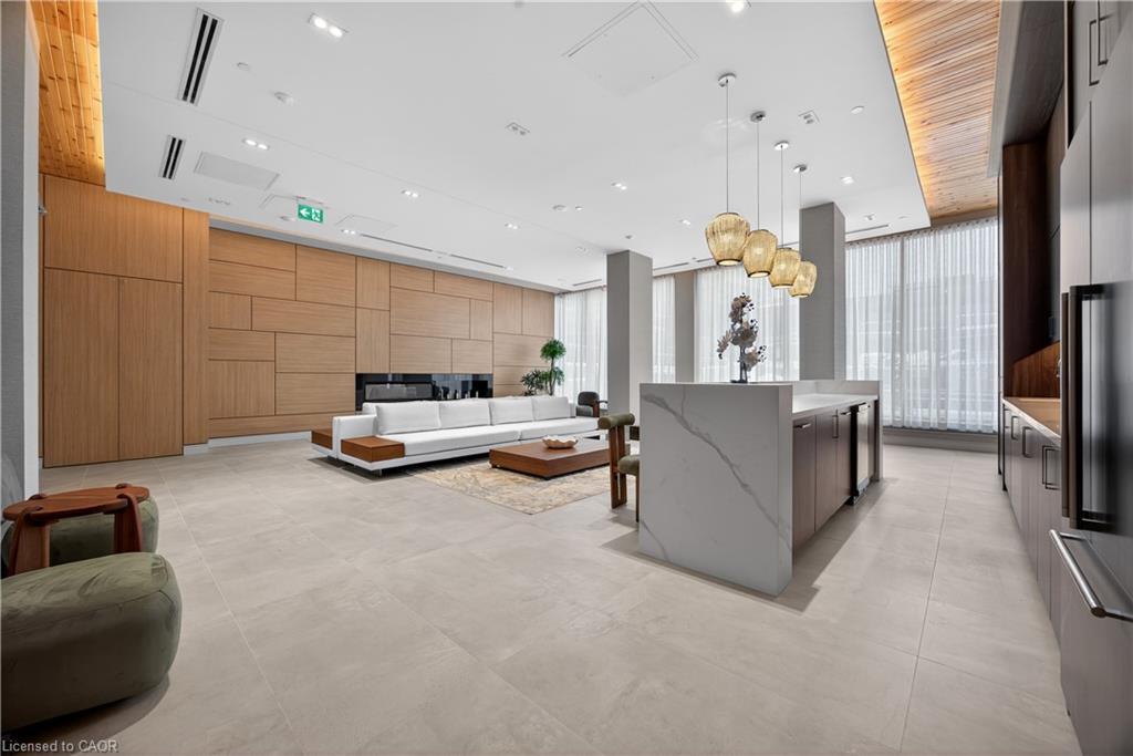 262-333 Sunseeker Avenue, Innisfil, ON - Indoor Photo Showing Other Room