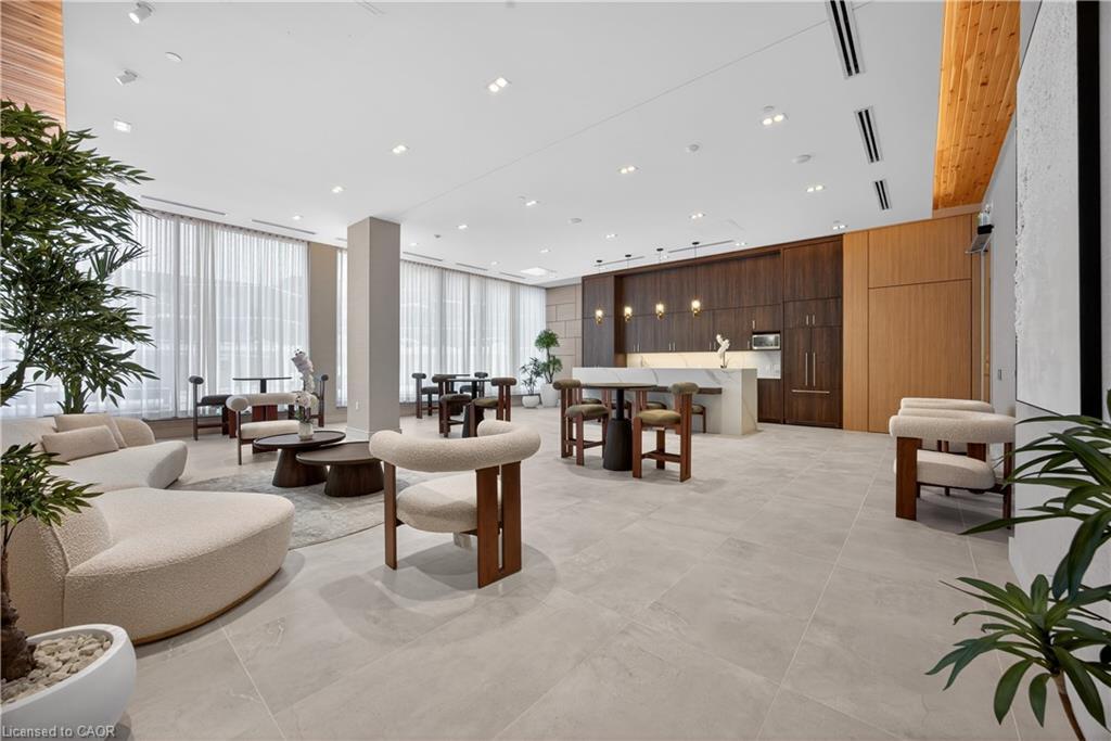 262-333 Sunseeker Avenue, Innisfil, ON - Indoor