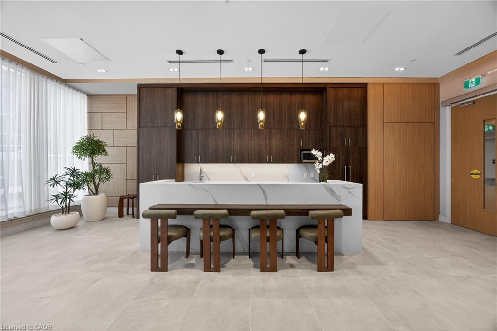 262-333 Sunseeker Avenue, Innisfil, ON - Indoor