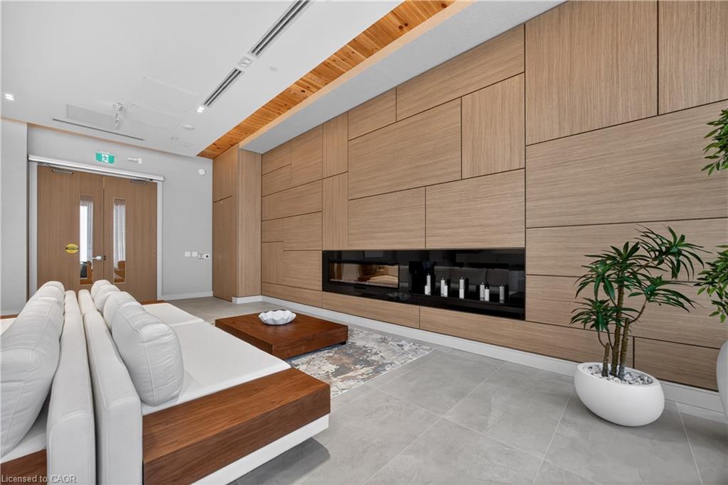 262-333 Sunseeker Avenue, Innisfil, ON - Indoor With Fireplace