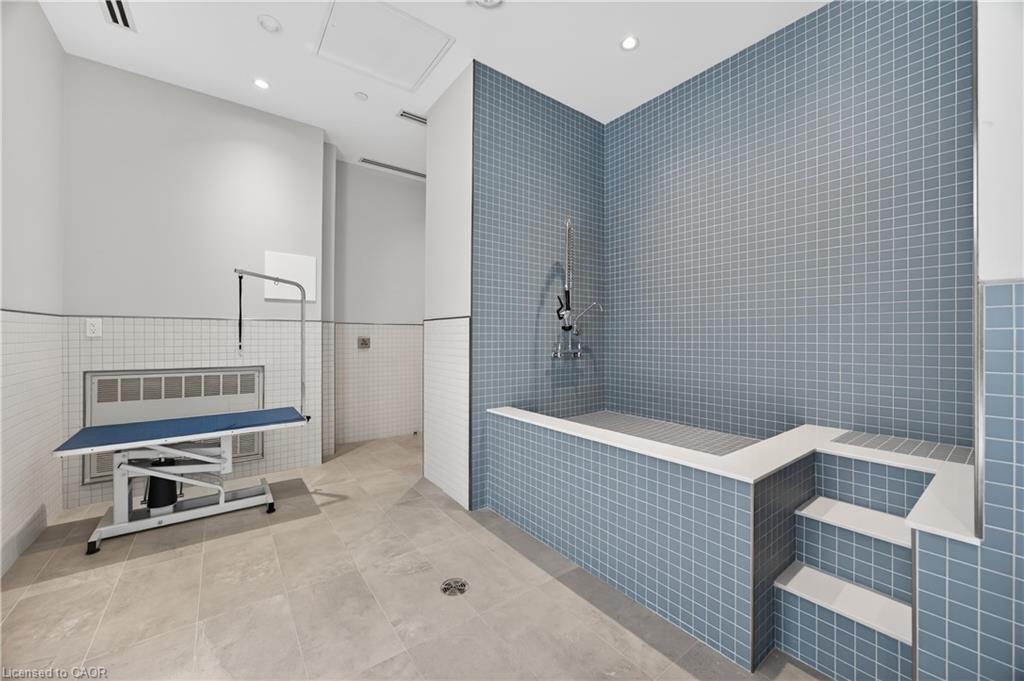 262-333 Sunseeker Avenue, Innisfil, ON - Indoor Photo Showing Other Room