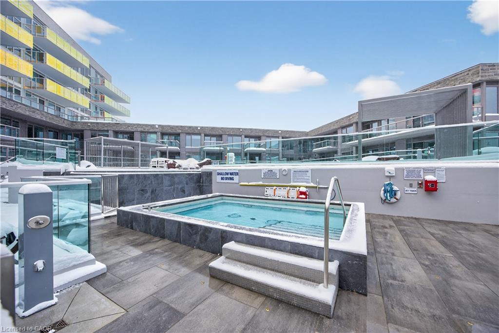 262-333 Sunseeker Avenue, Innisfil, ON - Outdoor With In Ground Pool