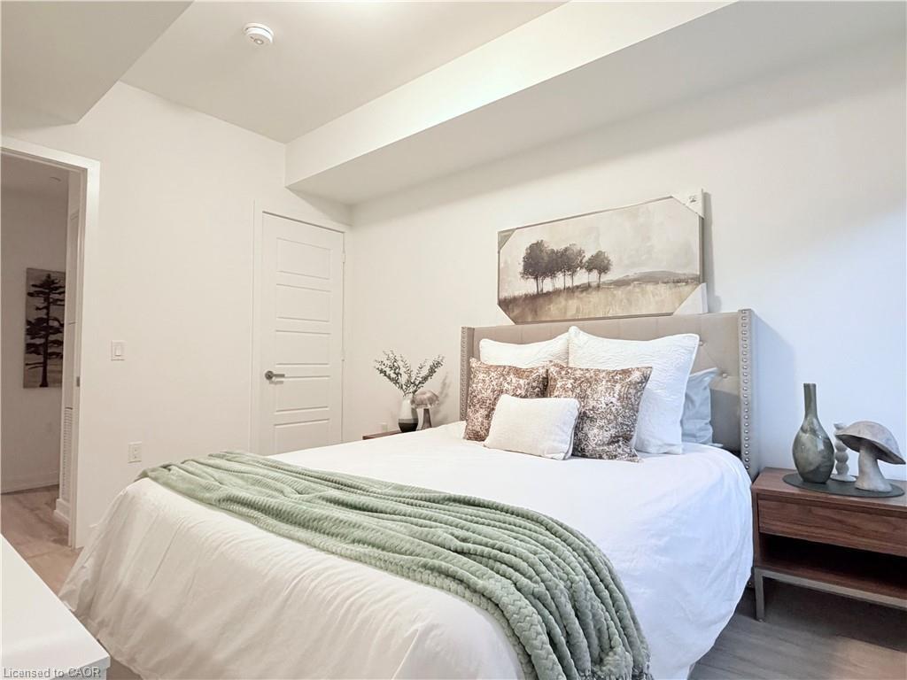 262-333 Sunseeker Avenue, Innisfil, ON - Indoor Photo Showing Bedroom