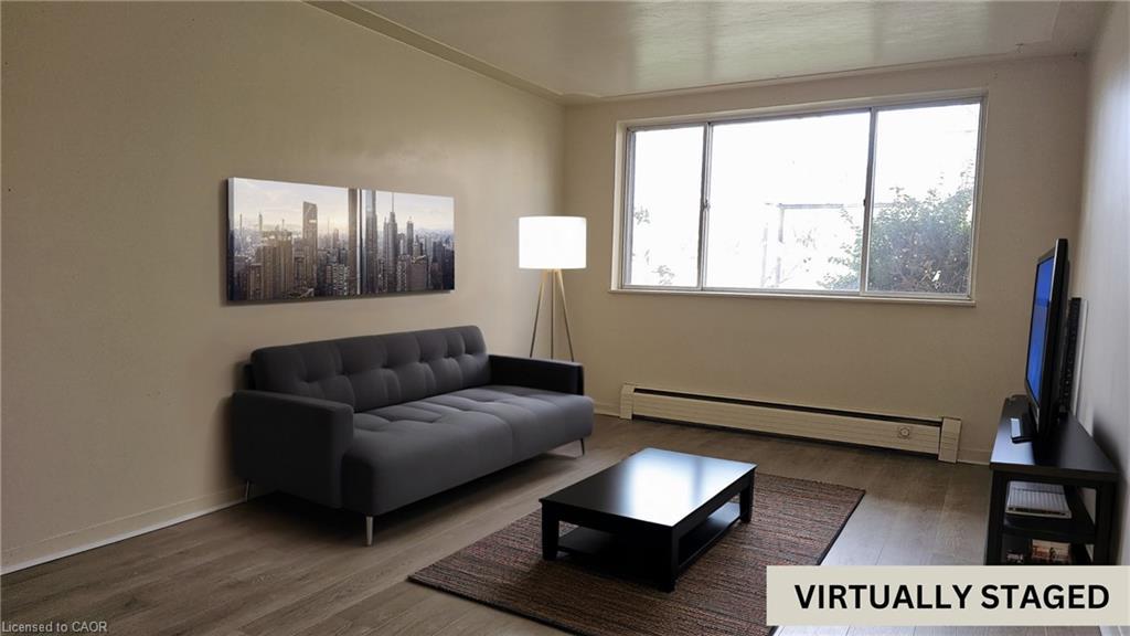 3-357 Connaught Street, Kitchener, ON - Indoor Photo Showing Living Room