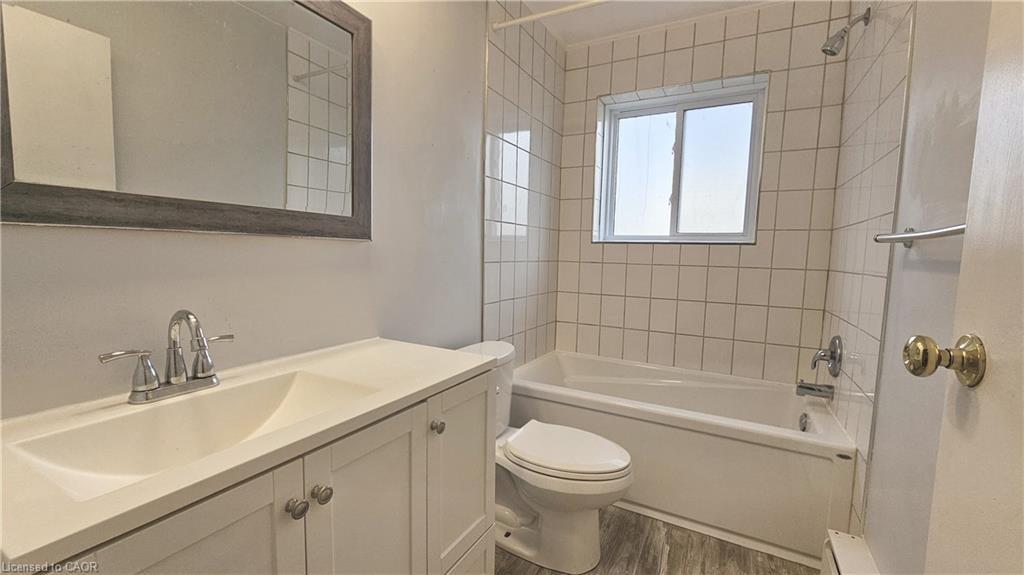 3-357 Connaught Street, Kitchener, ON - Indoor Photo Showing Bathroom