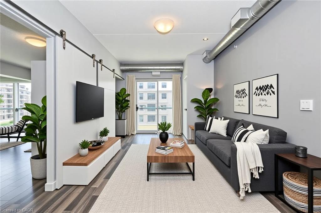 H204-62 Balsam Street, Waterloo, ON - Indoor Photo Showing Living Room