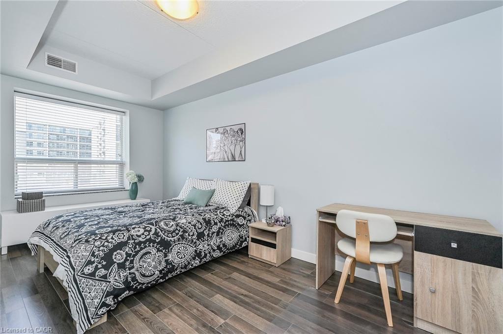 H204-62 Balsam Street, Waterloo, ON - Indoor Photo Showing Bedroom
