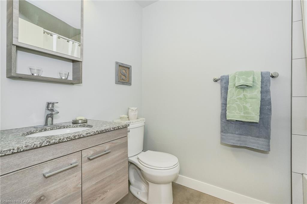 H204-62 Balsam Street, Waterloo, ON - Indoor Photo Showing Bathroom