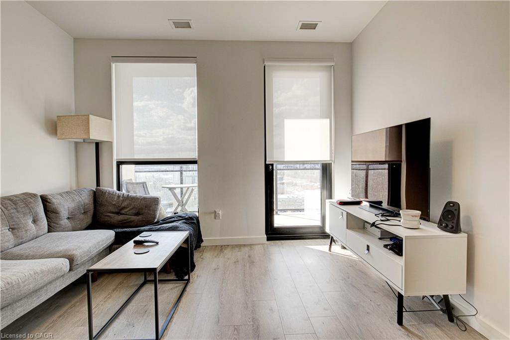 1803-181 King Street S, Waterloo, ON - Indoor Photo Showing Living Room