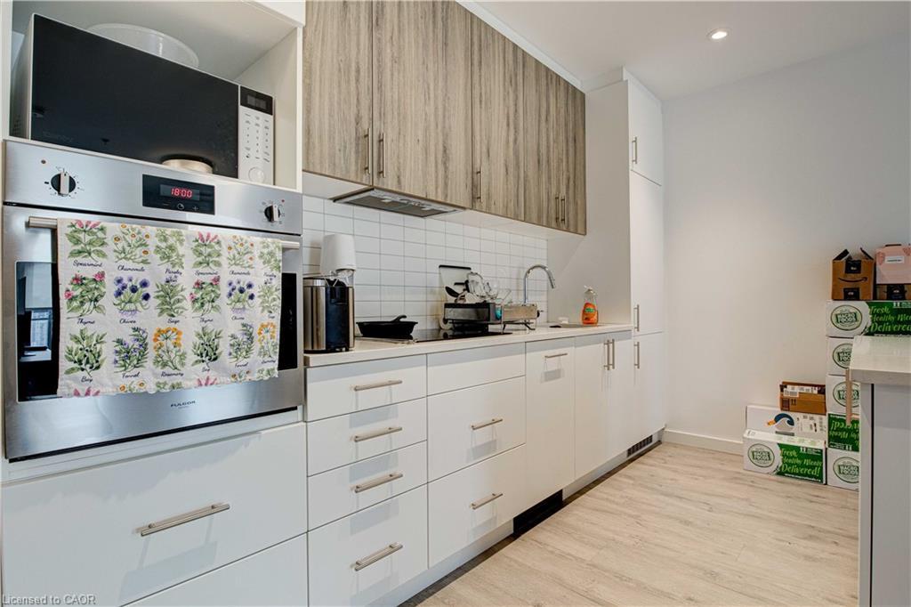 1803-181 King Street S, Waterloo, ON - Indoor Photo Showing Kitchen