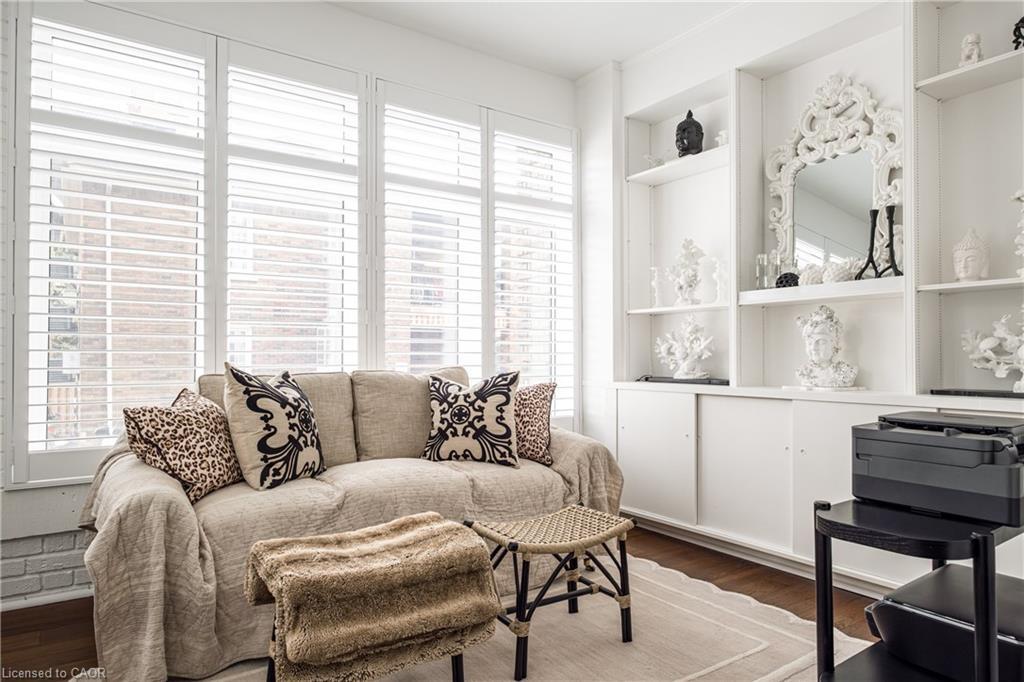 13-86 Herkimer Street, Hamilton, ON - Indoor Photo Showing Living Room