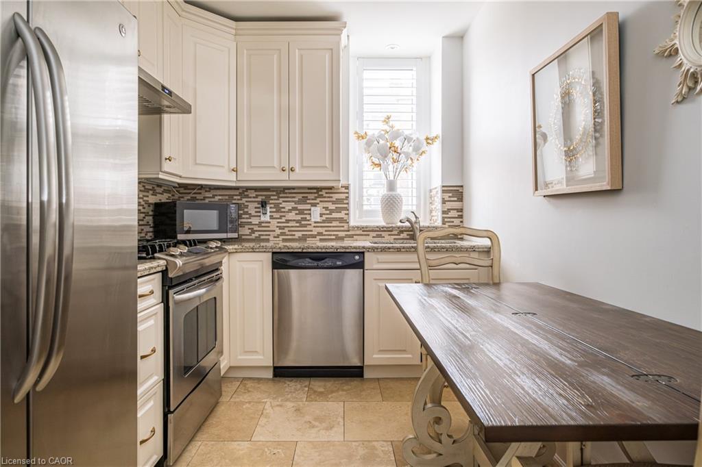 13-86 Herkimer Street, Hamilton, ON - Indoor Photo Showing Kitchen With Stainless Steel Kitchen