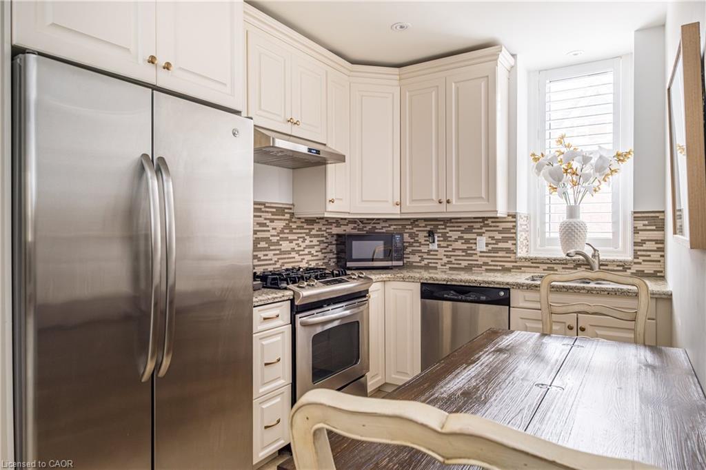 13-86 Herkimer Street, Hamilton, ON - Indoor Photo Showing Kitchen With Stainless Steel Kitchen With Upgraded Kitchen