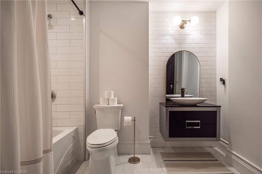 13-86 Herkimer Street, Hamilton, ON - Indoor Photo Showing Bathroom