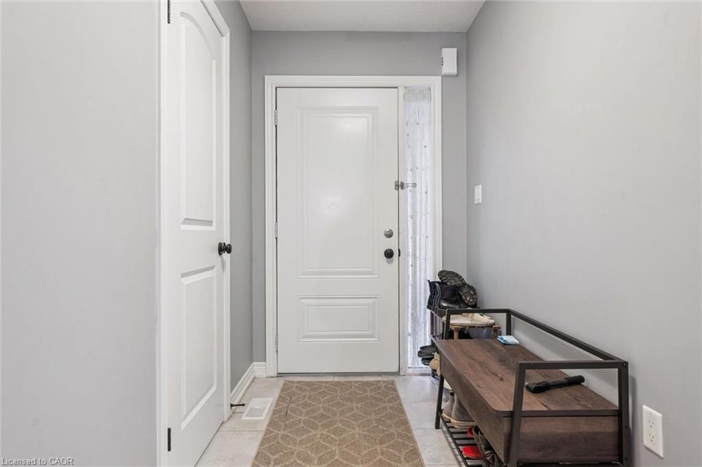 82 Couling Crescent, Guelph, ON - Indoor Photo Showing Other Room