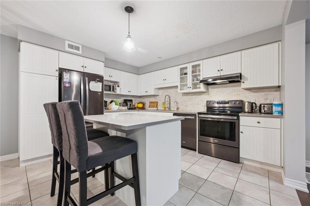 82 Couling Crescent, Guelph, ON - Indoor Photo Showing Kitchen
