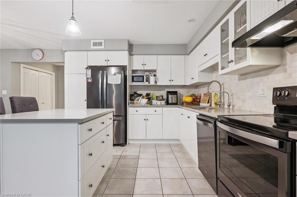 82 Couling Crescent, Guelph, ON - Indoor Photo Showing Kitchen With Stainless Steel Kitchen With Upgraded Kitchen