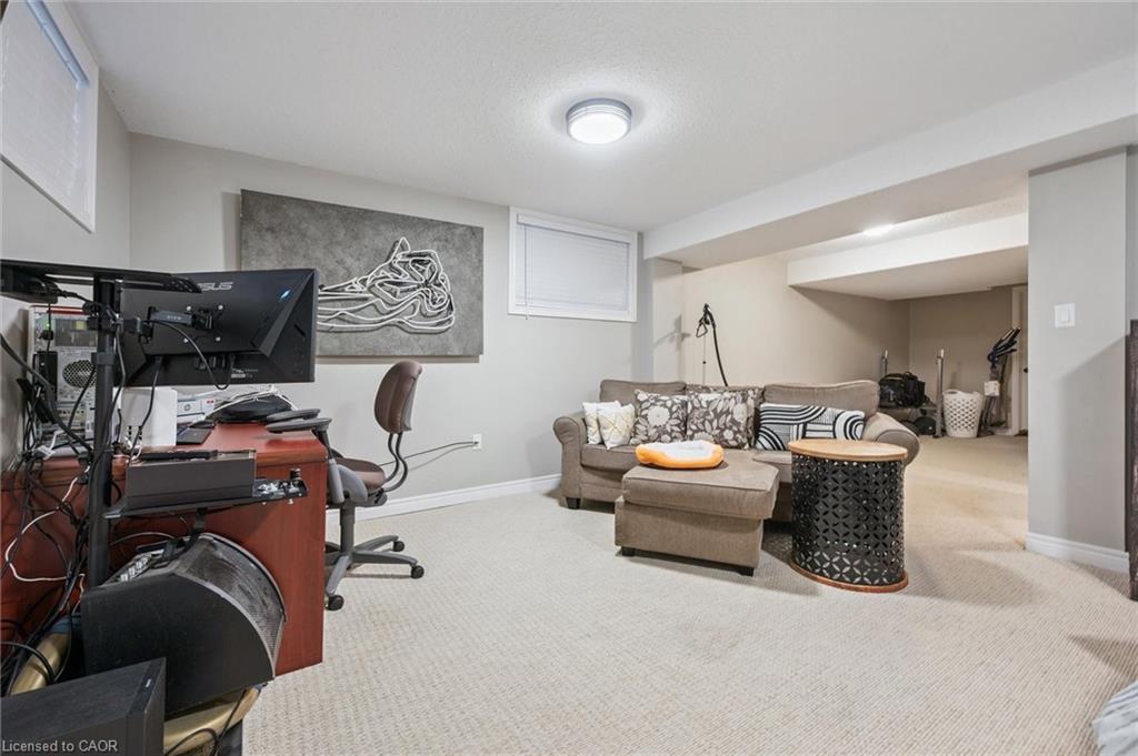 82 Couling Crescent, Guelph, ON - Indoor Photo Showing Other Room