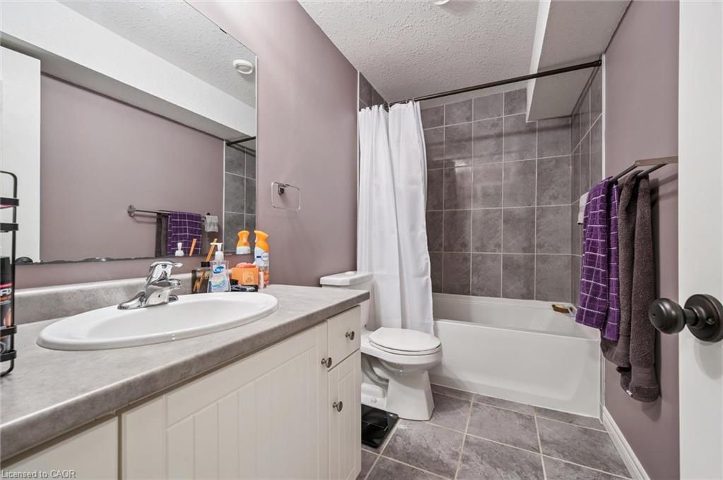 82 Couling Crescent, Guelph, ON - Indoor Photo Showing Bathroom