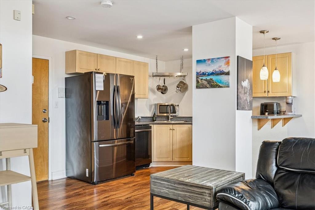 1B-73 Garfield Avenue S, Hamilton, ON - Indoor Photo Showing Kitchen